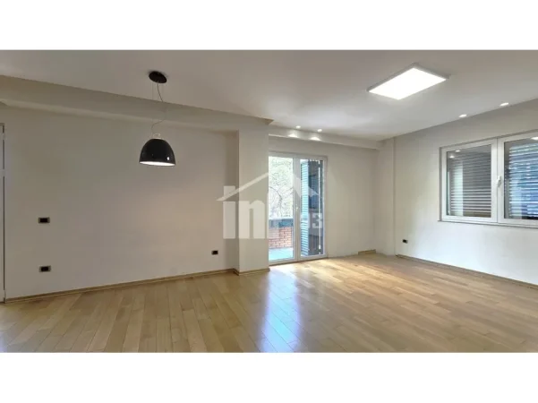 Tirane, jepet me qera ambjent biznesi Kati 1, 140 m² 2.000 € (NË BLLOK, RRUGA “SAMI FRASHËRI”)