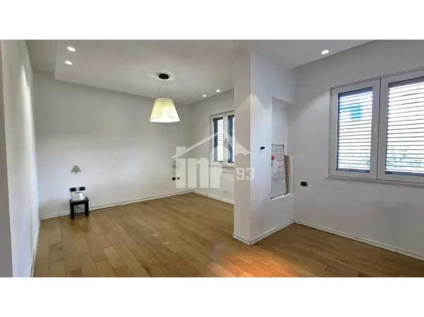 Tirane, jepet me qera ambjent biznesi Kati 1, 140 m² 2.000 € (NË BLLOK, RRUGA “SAMI FRASHËRI”)