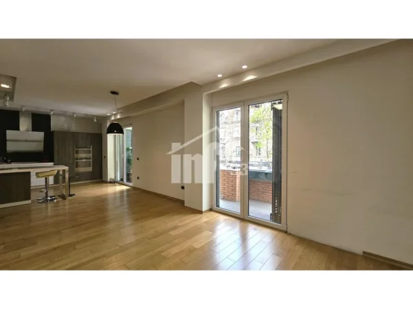 Tirane, jepet me qera ambjent biznesi Kati 1, 140 m² 2.000 € (NË BLLOK, RRUGA “SAMI FRASHËRI”)