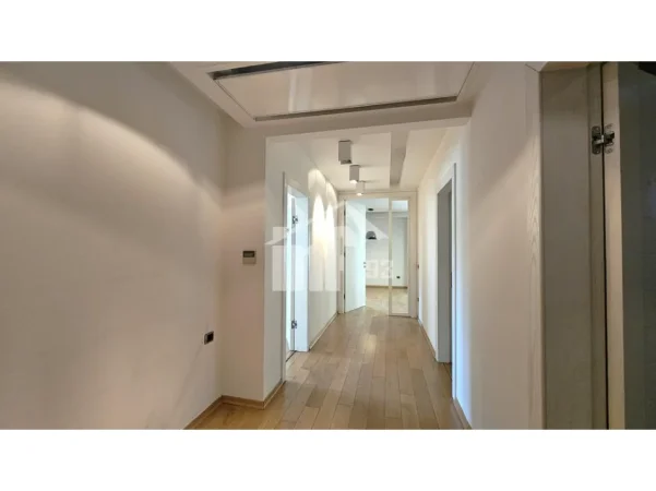 Tirane, jepet me qera ambjent biznesi Kati 1, 140 m² 2.000 € (NË BLLOK, RRUGA “SAMI FRASHËRI”)