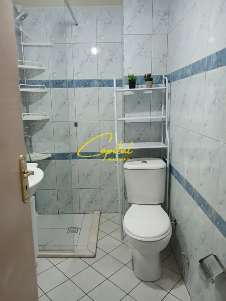Tirane, jepet me qera apartament 2+1 Kati 1, 80 m² 400 € (FRESKU)