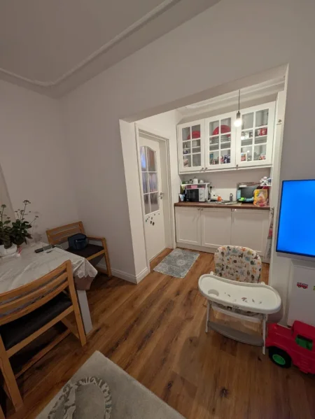 Tirane, shitet apartament 2+1 Kati 3, 75 m² 170.984 € (Rruga e Kavajes)