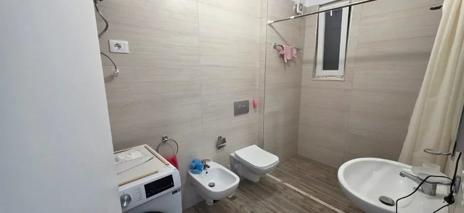 Tirane, jepet me qera apartament 1+1 Kati 5, 72 m² 500 € (Golden Park 1)