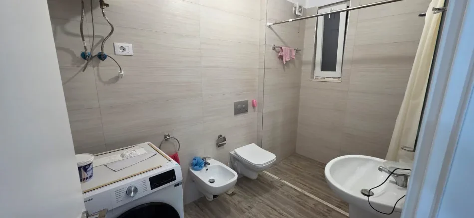 Tirane, jepet me qera apartament 1+1 Kati 5, 72 m² 500 € (Golden Park 1)