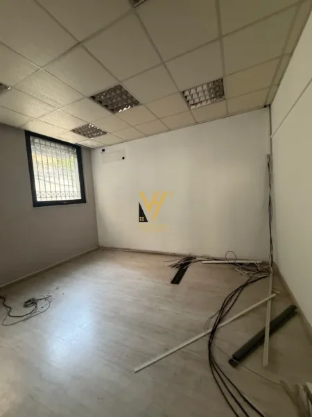 Tirane, jepet me qera zyre Kati 0, 420 m² 7.000 € (RRUGA E ELBASANIT)