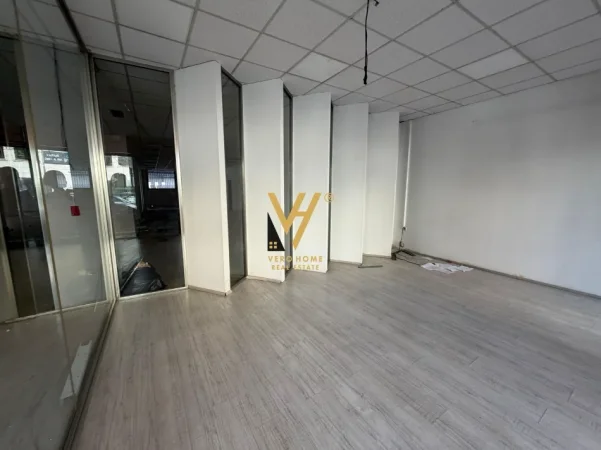 Tirane, jepet me qera zyre Kati 0, 420 m² 7.000 € (RRUGA E ELBASANIT)