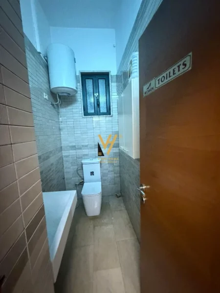 Tirane, jepet me qera zyre Kati 0, 420 m² 7.000 € (RRUGA E ELBASANIT)