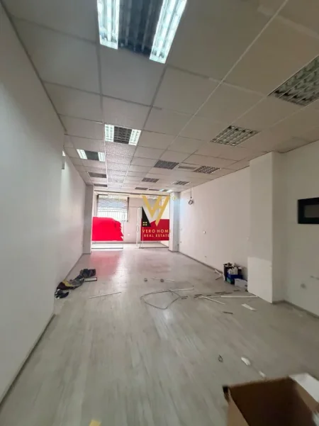 Tirane, jepet me qera zyre Kati 0, 420 m² 7.000 € (RRUGA E ELBASANIT)
