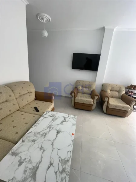 Tirane, jepet me qera apartament 1+1+Aneks+Ballkon Kati 1, 55 m² 350 € (Institut, Pran Universitetit)