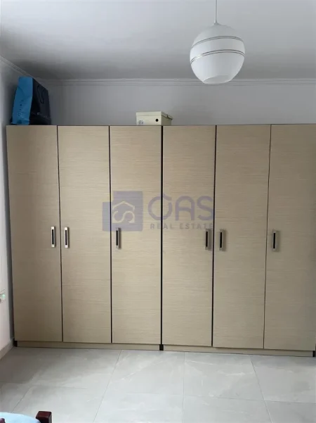 Tirane, jepet me qera apartament 1+1+Aneks+Ballkon Kati 1, 55 m² 350 € (Institut, Pran Universitetit)