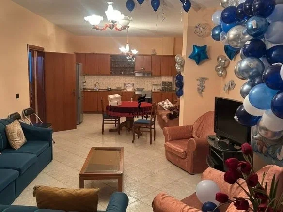 Tirane, shitet apartament 2+1 Kati 5, 136 m² 198.000 € (XHAMLLIKU)