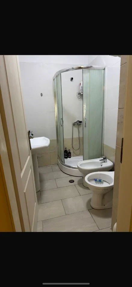 Tirane, jepet me qera apartament 2+1 Kati 5, 96 m² 550 € (Liqeni i Thate)