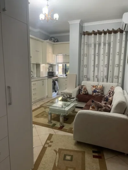 Tirane, jepet me qera apartament 1+1 Kati 3, 80 m² 490 € (21 Dhjetori, Rruga e Kavajes)