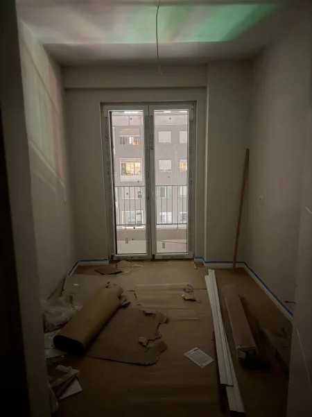 Tirane, jepet me qera zyre Kati 5, 98 m² 1.000 € (KOMUNA E PARISIT)