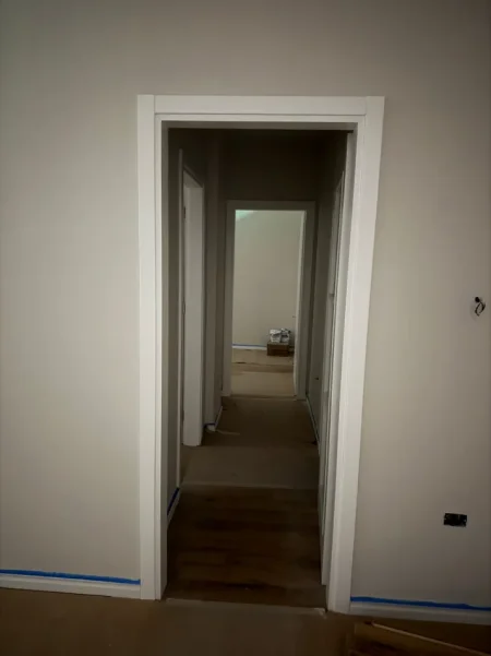 Tirane, jepet me qera zyre Kati 5, 98 m² 1.000 € (KOMUNA E PARISIT)