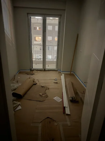 Tirane, jepet me qera zyre Kati 5, 98 m² 1.000 € (KOMUNA E PARISIT)