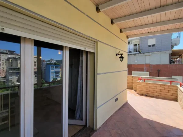 Tirane, jepet me qera apartament duplex Dublex Kati 6, 275 m² 1.500 € 