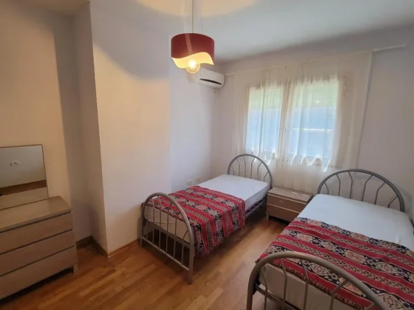 Tirane, jepet me qera apartament duplex Dublex Kati 6, 275 m² 1.500 € 