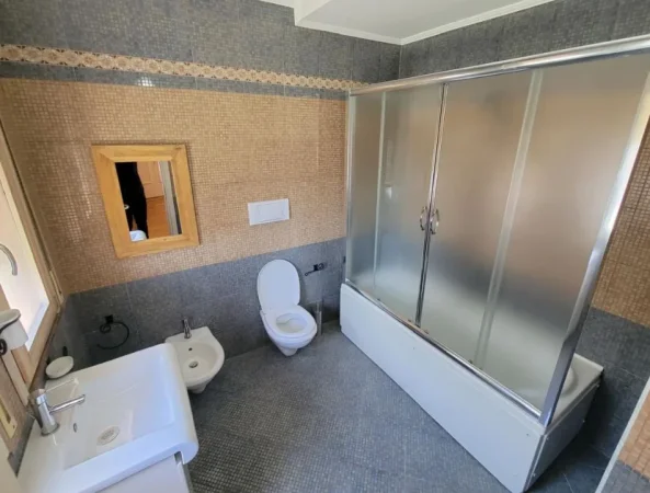 Tirane, jepet me qera apartament duplex Dublex Kati 6, 275 m² 1.500 € 