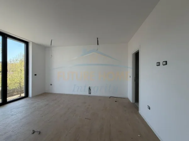 Tirane, jepet me qera ambjent biznesi Kati 1, 167 m² 2.000 € (Ali Demi, Kompleksi Golden Gate)