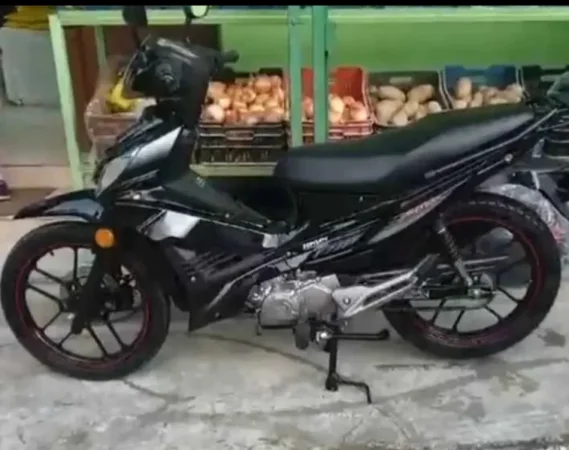 Tirane, shitet motor Zonsen , e zeze 600 km 1.100 €