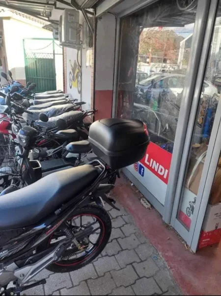 Tirane, shitet motor Zonsen , e zeze 600 km 1.100 €
