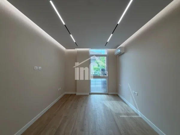 Tirane, jepet me qera ambjent biznesi Kati 2, 131 m² 2.350 € (PËRBALLË COIN, PRANË RTSH)