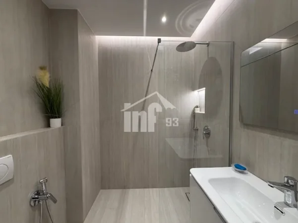Tirane, jepet me qera ambjent biznesi Kati 2, 131 m² 2.350 € (PËRBALLË COIN, PRANË RTSH)