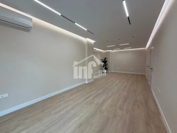 Tirane, jepet me qera ambjent biznesi Kati 2, 131 m² 2.350 € (PËRBALLË COIN, PRANË RTSH)