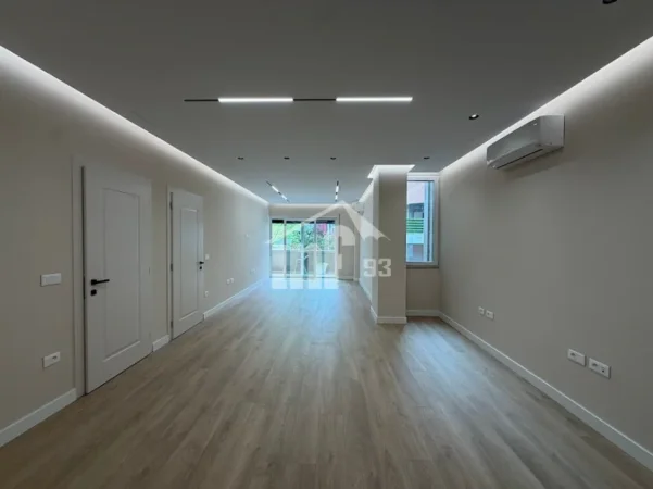 Tirane, jepet me qera ambjent biznesi Kati 2, 131 m² 2.350 € (PËRBALLË COIN, PRANË RTSH)