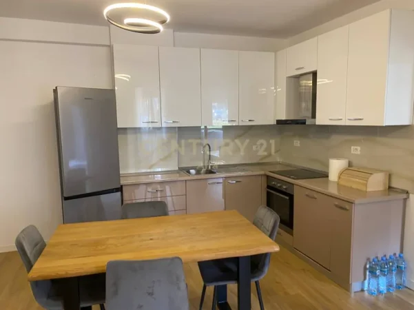 Tirane, shitet apartament 1+1+Ballkon Kati 1, 66 m² 98.000 € (shkoze)