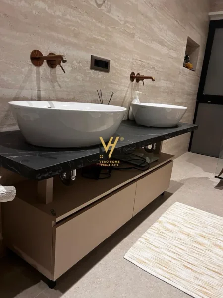 Tirane, shitet apartament 3+1+Ballkon Kati 5, 154 m² 750.000 € (BLLOK)