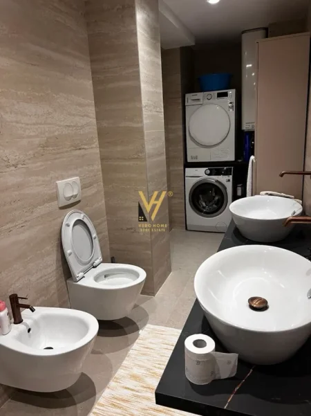 Tirane, shitet apartament 3+1+Ballkon Kati 5, 154 m² 750.000 € (BLLOK)