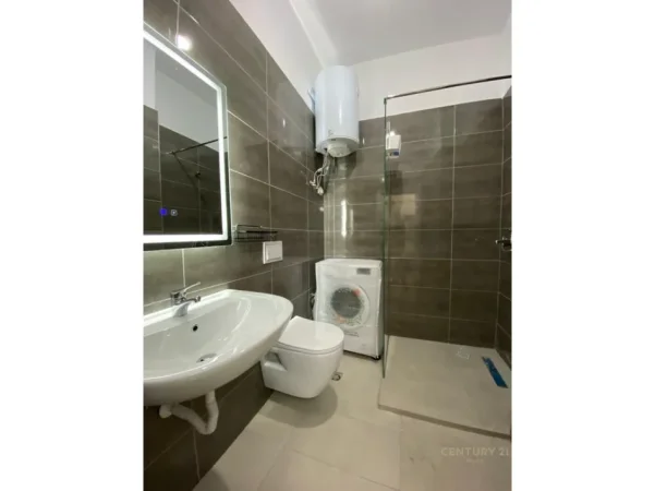 Tirane, jepet me qera apartament 1+1 Kati 5, 86 m² 600 € 