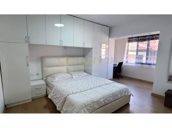 Tirane, jepet me qera apartament 1+1 Kati 2, 600 € 