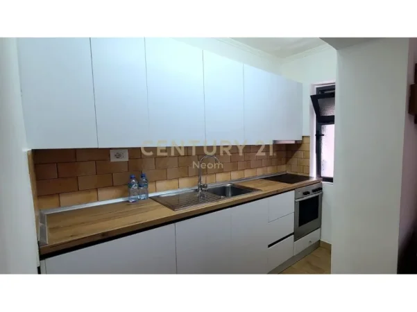 Tirane, jepet me qera apartament 1+1 Kati 2, 600 € 