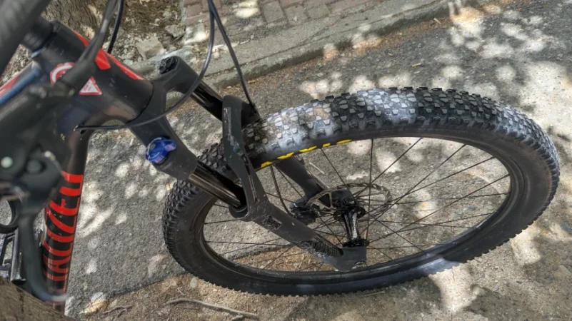 Shes biciklete per meshkuj SPECIALISED CHISEL e zeze 620€