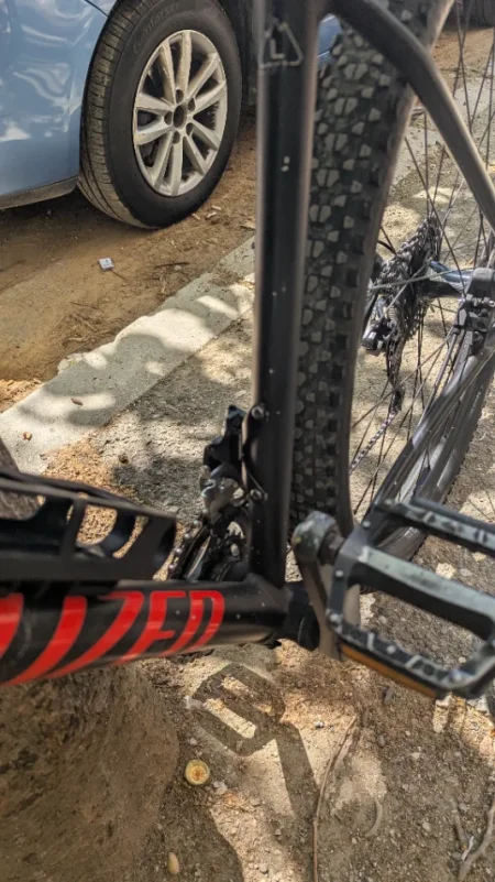 Shes biciklete per meshkuj SPECIALISED CHISEL e zeze 620€