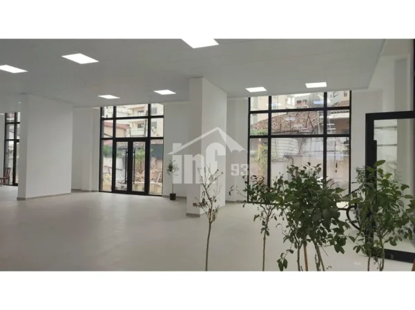 Tirane, shitet ambjent biznesi Kati 0, 418 m² 1.430.000 € (RRUGA E “BARRIKADAVE”, PRANË GJIMNAZIT “SAMI FRASHËRI”)