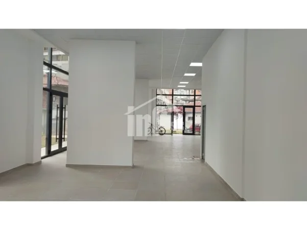 Tirane, shitet ambjent biznesi Kati 0, 418 m² 1.430.000 € (RRUGA E “BARRIKADAVE”, PRANË GJIMNAZIT “SAMI FRASHËRI”)