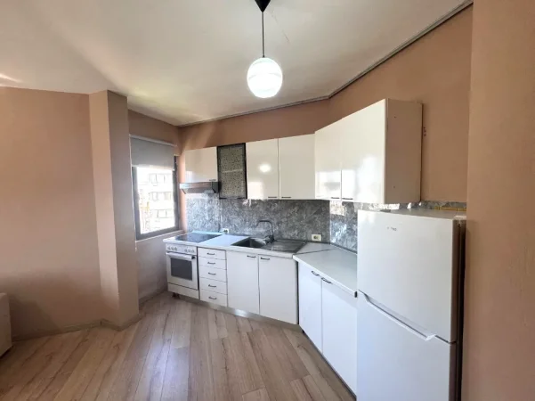 🔥 JEPET ME QERA APARTAMENTI 1+1 TEK  STACIONI I TRENIT (PËRBALLË SPAK) 🔥,  500 mije leke