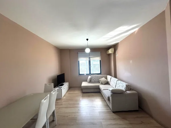 🔥 JEPET ME QERA APARTAMENTI 1+1 TEK  STACIONI I TRENIT (PËRBALLË SPAK) 🔥,  500 mije leke