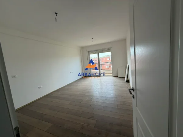 Tirane, jepet me qera apartament 2+1+Ballkon Kati 9, 102 m² 370 € 