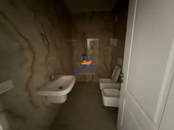 Tirane, jepet me qera apartament 2+1+Ballkon Kati 9, 102 m² 370 € 