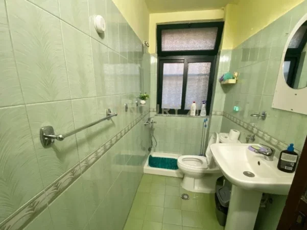 Tirane, jepet me qera apartament 2+1 Kati 1, 50 m² 650 € (stadiumi Dinamo)