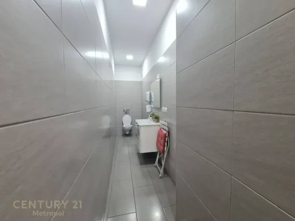 Tirane, jepet me qera ambjent biznesi Kati 1, 120 m² 1.800 € (Komuna e Parisit)