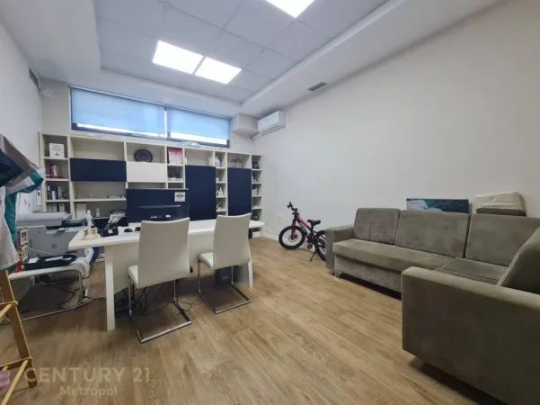 Tirane, jepet me qera ambjent biznesi Kati 1, 120 m² 1.800 € (Komuna e Parisit)