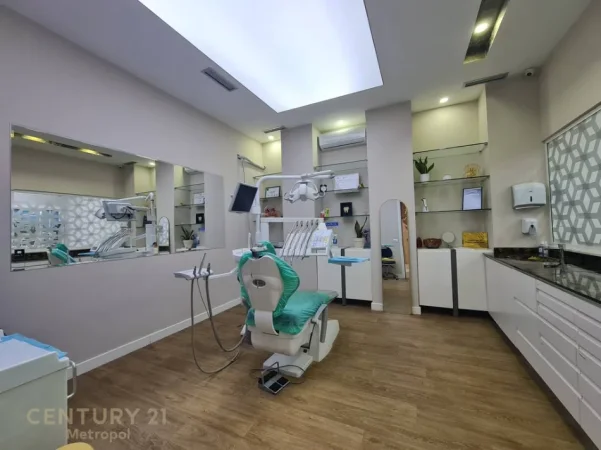 Tirane, jepet me qera ambjent biznesi Kati 1, 120 m² 1.800 € (Komuna e Parisit)