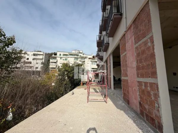 Tirane, shitet dyqan Kati 0, 280 m² 700.000 € (TEK LIQENI I THATË)