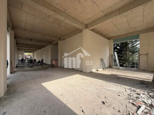 Tirane, shitet dyqan Kati 0, 280 m² 700.000 € (TEK LIQENI I THATË)